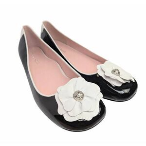 Taryn Rose Britten black & white patent leather 3D flower flats womens 10
